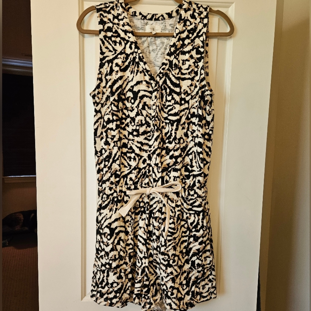Lou & Grey romper size small